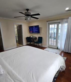 Queens House | Luxury Hotel-Style Room in Queens, New York