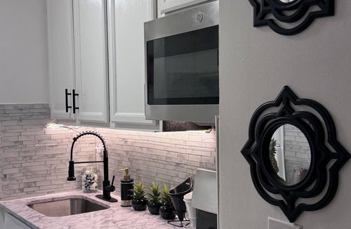 Central Park North Apartment | Luxury Spacious 4-bedroom apartment in Manhattan with Doorman