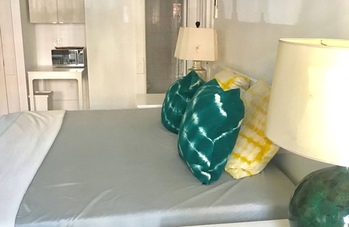 Bedford-Stuyvesant Apartment | Luxury Top 50 Interior Designer Studio Apartment