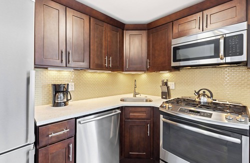Upper East Side Apartment | Luxury Two Bed With Private Balcony on the UES