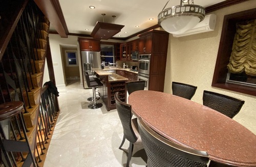 Astoria Heights Villa | Luxury Villa close to NYC