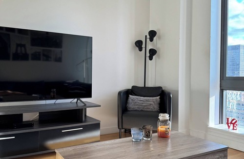 Union Square Apartment | Manhattan Luxe Views Near Empire State