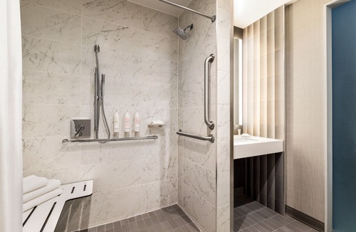 Queens Hotel | Marriott New York JFK Airport
