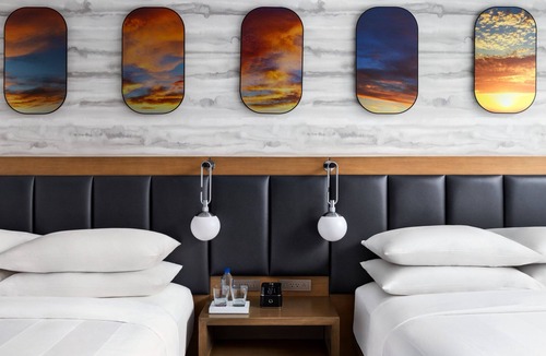 Queens Hotel | Marriott New York JFK Airport