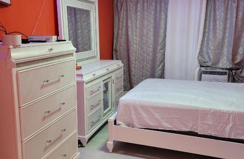 Williamsbridge Apartment | Mary's vacation home