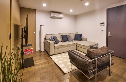 Chinatown Apartment | Modern 2 Bedroom Retreat in Downtown Manhattan