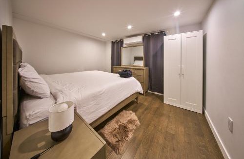 Chinatown Apartment | Modern 2 Bedroom Retreat in Downtown Manhattan