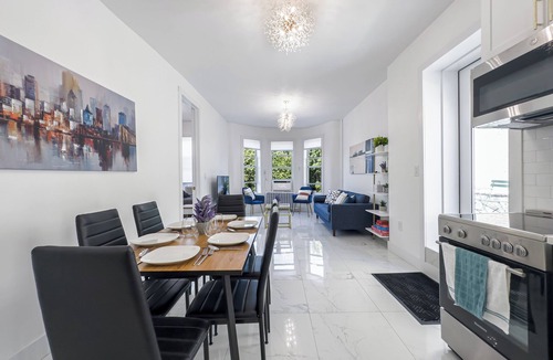 Crown Heights House | Modern 6 Bedroom, Private Patios-2 Min to train-sleeps 12