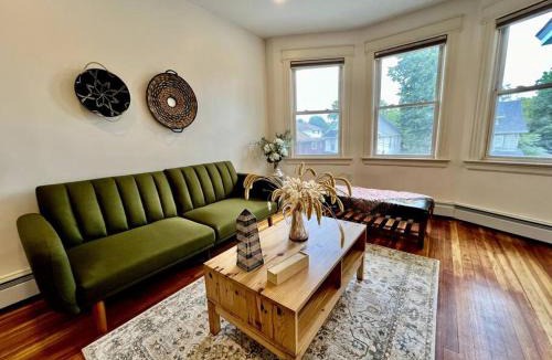 Port Richmond Apartment | Modern Apartment - 3 Bedrooms, 2 Bathrooms