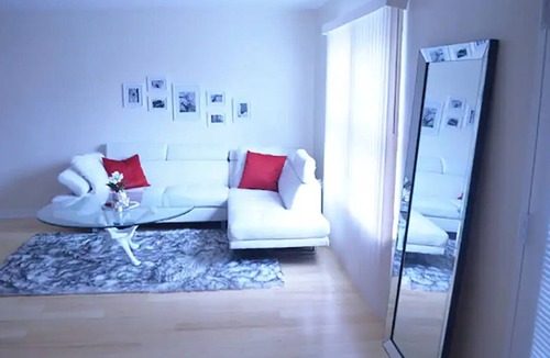 Woodstock Condo | Modern Comfort Stay w/Patio 7 mins to Manhattan