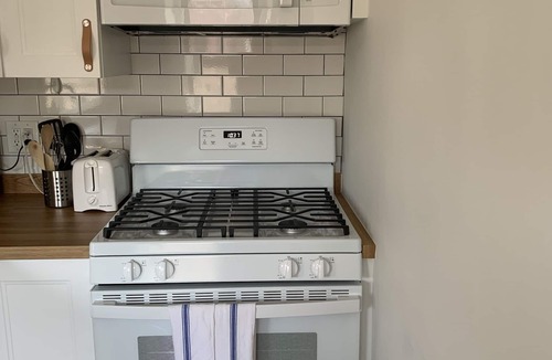 Prospect Heights Apartment | Modern Luxury Brooklyn. Best Prospect Hts/Park Slope Location. One Bedroom.