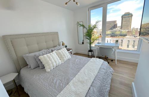Williamsburg Apartment | Modern One Bedroom - Large Private Terrace - Luxury Building - Williamsburg