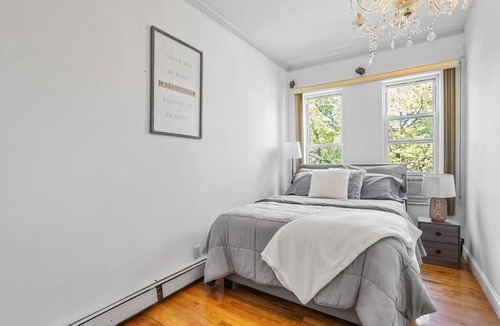 Queens Apartment | Modern & Spacious ~ Mins to Manhattan, Queen Beds