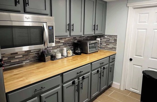 Everett House | Modern Studio Close to Campus & 10min to Boston