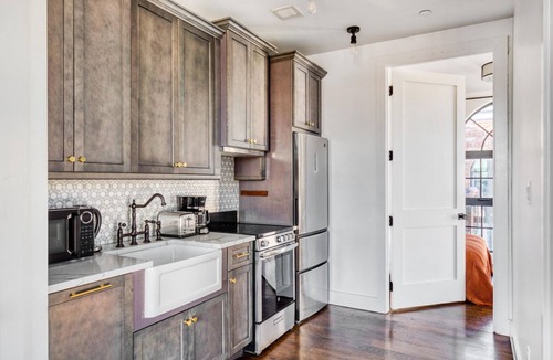 Williamsburg Apartment | Modern Williamsburg 1BR w/W/D & Gym, nr Domino Park, by Blueground