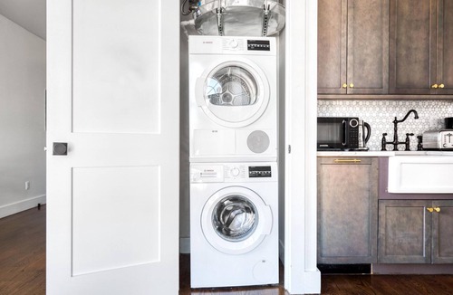 Williamsburg Apartment | Modern Williamsburg 1BR w/W/D & Gym, nr Domino Park, by Blueground