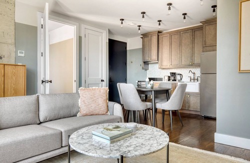 Williamsburg Apartment | Modern Williamsburg 2BR w/W/D & Gym, nr Domino Park, by Blueground