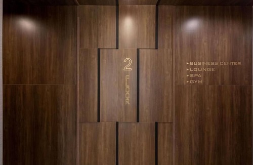 Mott Haven House | Mott Haven King Studio w Balcony | Gym+Hotel Amenities