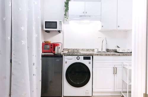Queens Apartment | New! Beautiful 2 Bedroom Apt! Main St! 24/7Parking