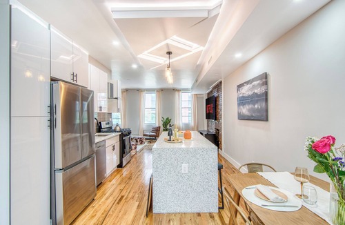Port Morris Apartment | ✨ New Luxe 2BR 2BA – King Bed, Fast Wi-Fi, 15 Mins to Times Square