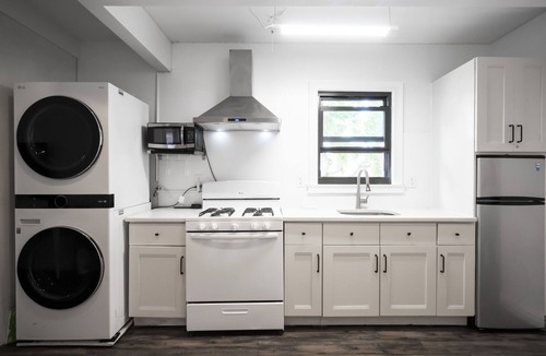 East Flushing Apartment | NEW! Luxury 4BD/4BA w/Rooftop Terrace & Outdoor Patio Kitchen