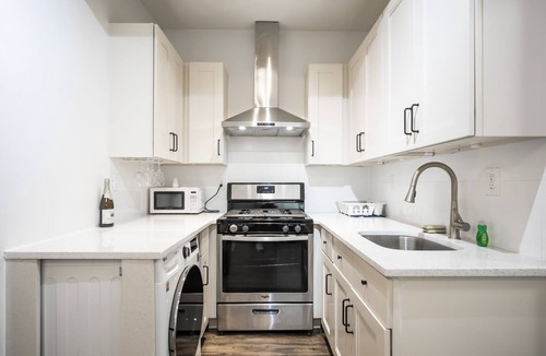 East Flushing Apartment | NEW! Luxury Modern w/Access to an Outdoor Kitchen Patio & Rooftop Terrace