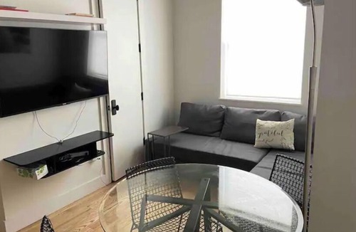 Crown Heights House | New modern Apt w/gym &elevator(monthly deal disc.)