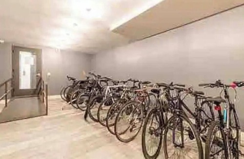 Crown Heights House | New modern Apt w/gym &elevator(monthly deal disc.)