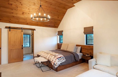Windham Cabin | NEW Modern Cabin | 8 Mins From Skiing | Hot Tub