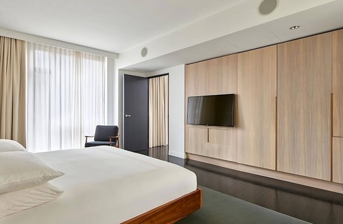 Tribeca Hotel | New York City Getaway! Pets Allowed! Minutes To The Rockefeller Center!
