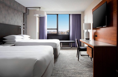 Queens Hotel | New York LaGuardia Airport Marriott