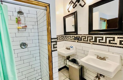 Chelsea House | New York Spirit Retreats HOSTEL