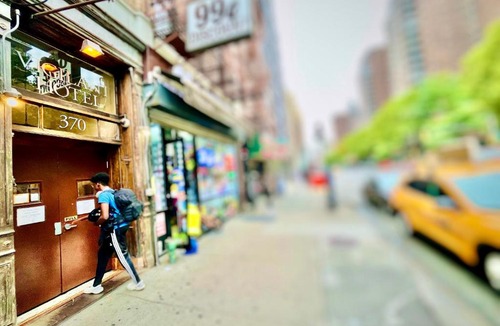 Chelsea House | New York Spirit Retreats HOSTEL