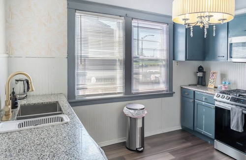 Buffalo House | Niagara RiversideView 2King Arcade GameRoom WiFi FreeParkng Office Sleep 10