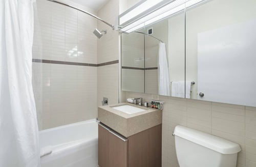 Battery Park City Apartment | One Bedroom in Prime Financial District Location