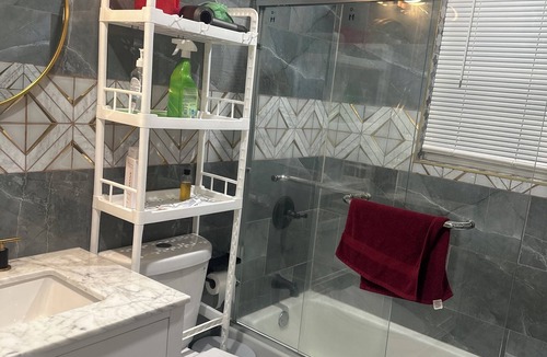 Queens House | Peaceful 1 bedroom house with AC in Queens