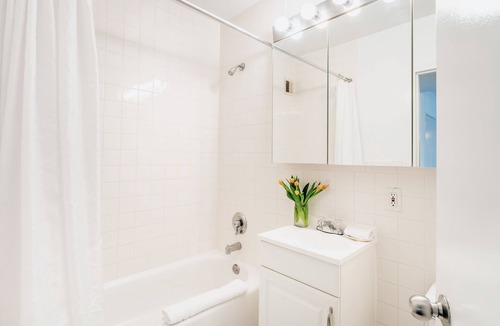 Central Park South Apartment | Pet-Friendly Upper East Side One Bedroom Apartment