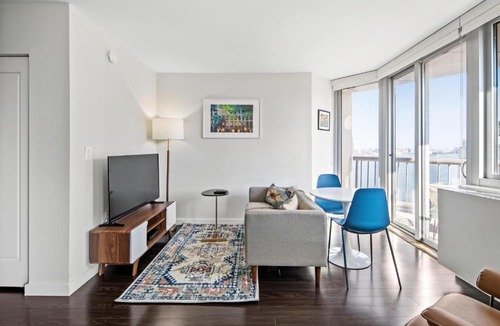 Peter Cooper Village Apartment | Picturesque 1BR Apartment in NYC Balcony