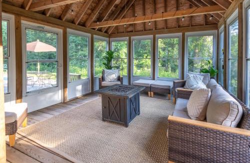 Mashpee House | Pool & Screened Deck! Home 2 Mi to Mashpee Commons