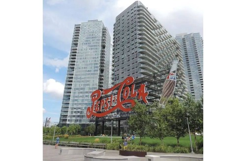 Hunters Point Apartment | Popular L.I.C Apartment - 1 stop from Manhattan