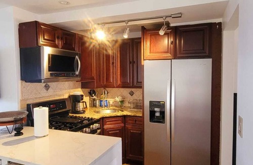 Throgs Neck House | Private King size suite with hot tub & own bathroom