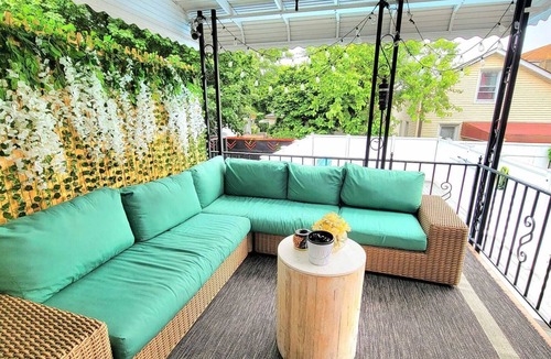 Throgs Neck House | Private King size suite with hot tub & own bathroom