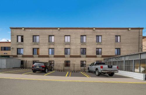 Rochdale Hotel | Quality Inn JFK Airport Rockaway Blvd