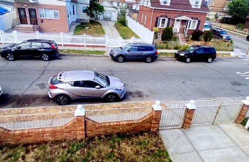 Rochdale Apartment | Quick rides to JFK, train station, malls & casino.