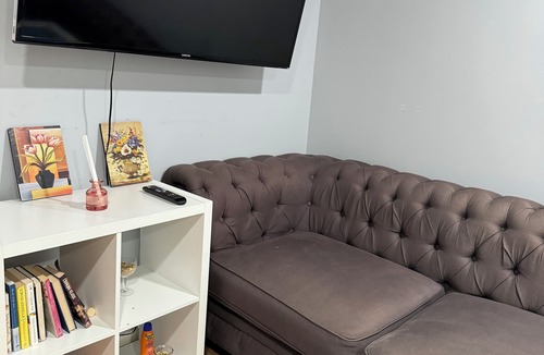 Queens Apartment | Relaxing room near JFK