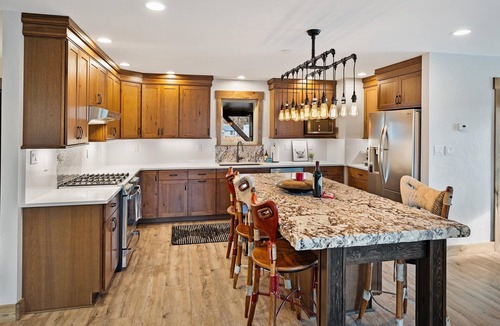 Kalispell House | River's Edge! Riverfront with Hot Tub, Sauna & Game Room