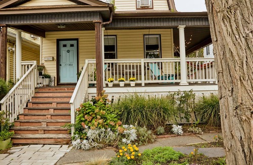Queens House | Rockaway Retreat House