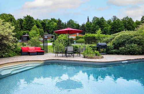 Nominingue Ski Chalet | Rustic experience with heated pool and spa