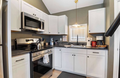 Hampton Cabin | Sandy Toes Cottage - Tiny Home at Hampton Beach