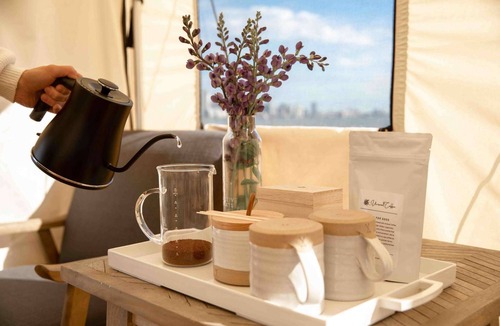 Manhattan Cabin | Secluded Glamping | Open Dining | Harbor Sunsets